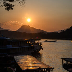 Luang Prabang riverside at dusk（額装済みA4写真）
